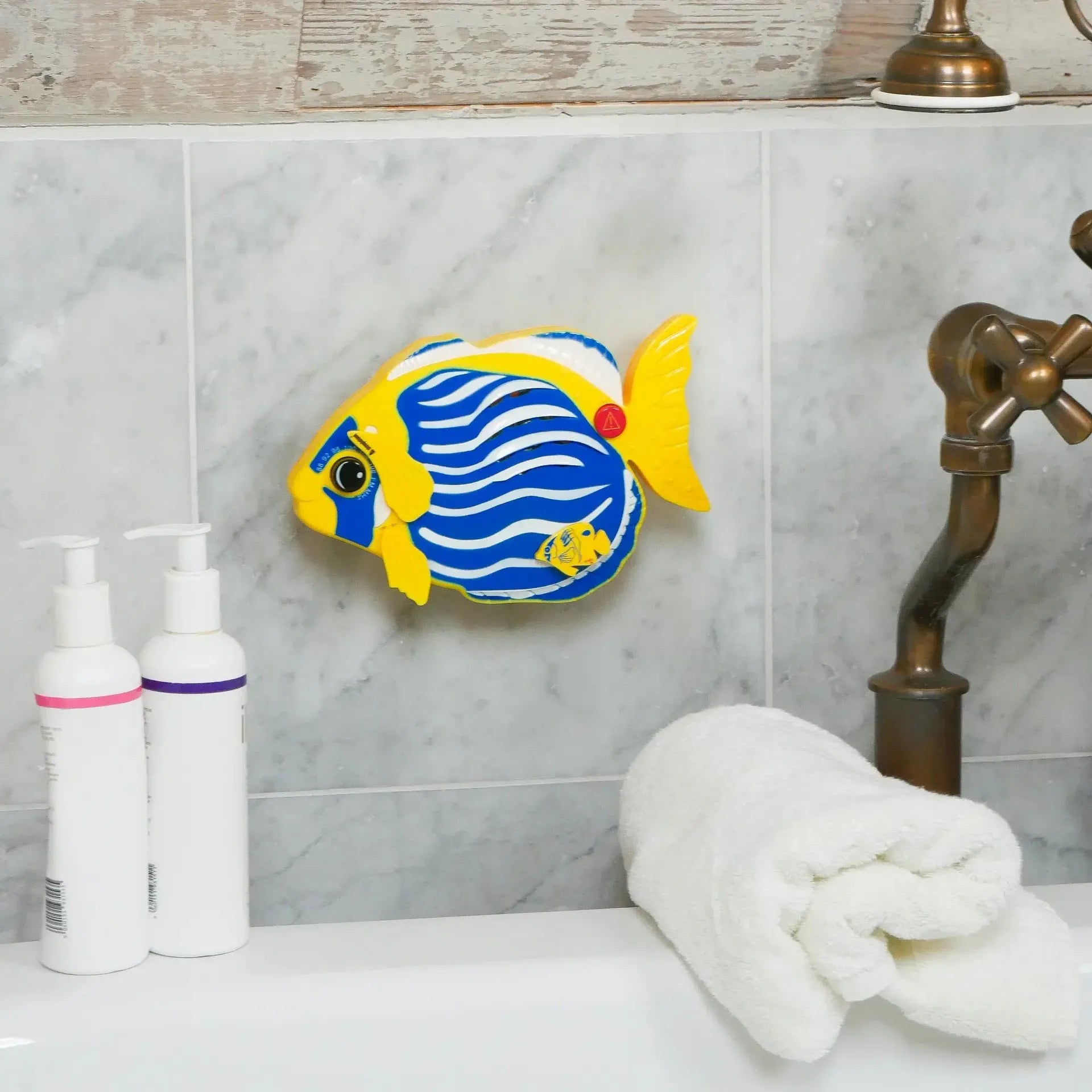 Fish Shower Radio And Bluetooth Speaker Yellow & Blue